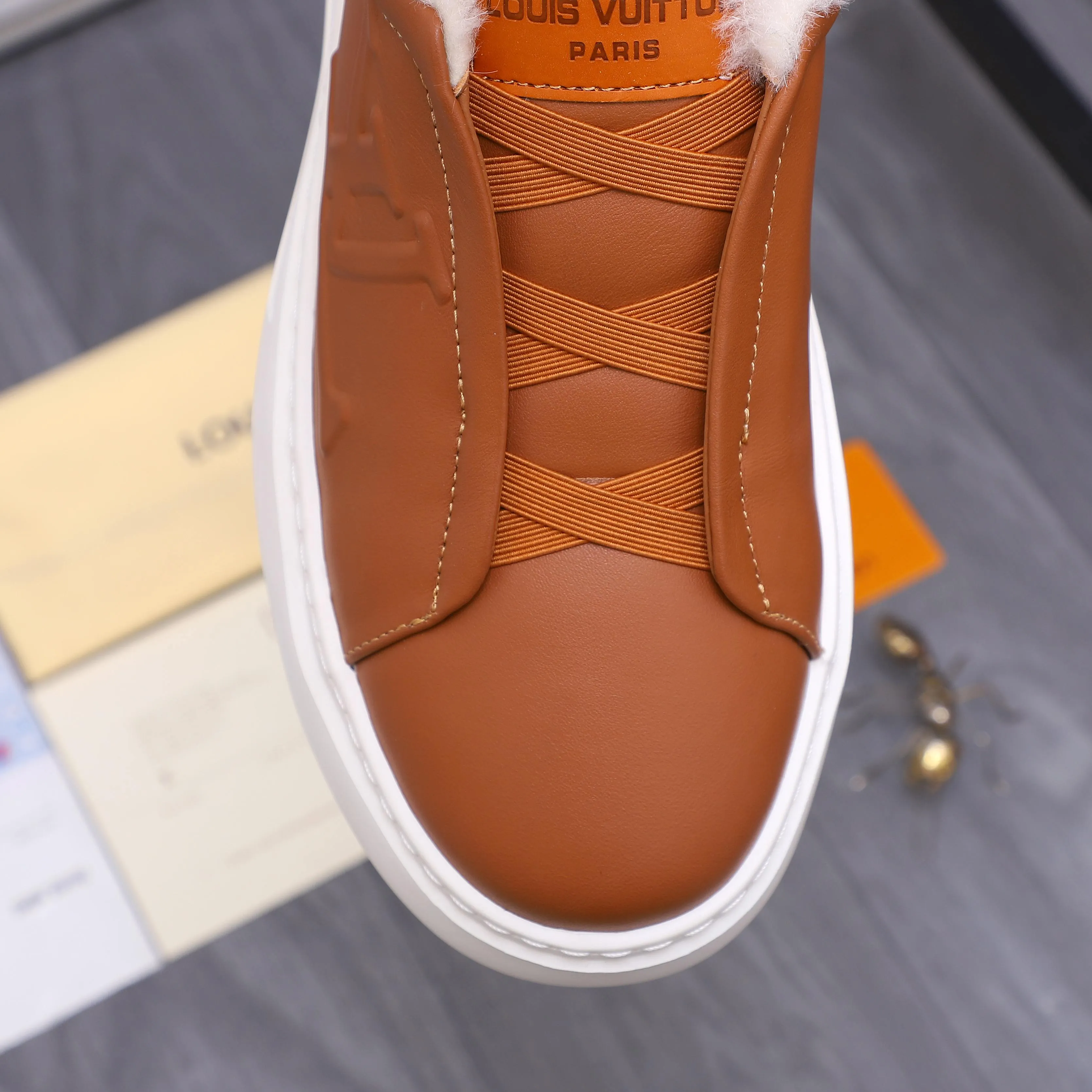 Men's shoes 💰p500 Product trademark: LV "Louis Vuitton Winter warm casual men's shoes Regular size: 38-44 Product materials: Selected high-quality cowhide upper, plush lining, rubber outsole